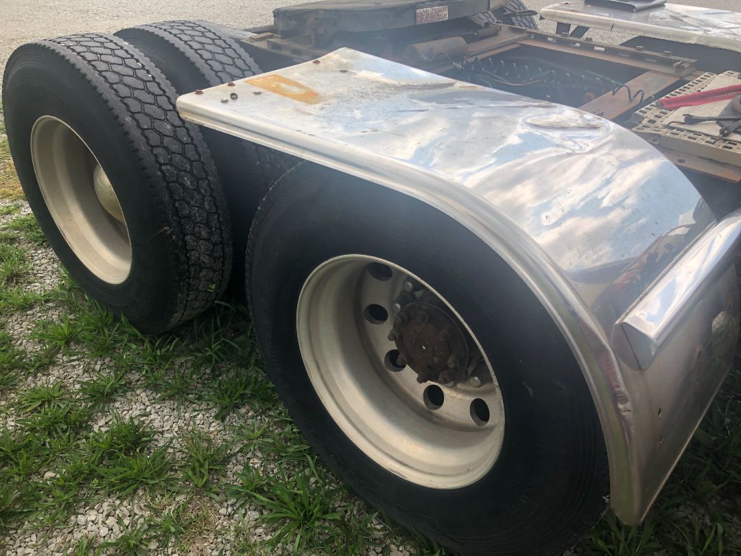 1999 VOLVO VNL64T770 - Image 25